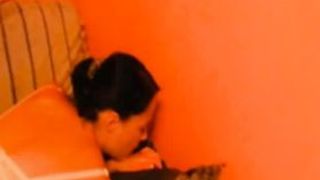 Любовник большим писюном раком отымел зрелую домохозяйку в узкий анус