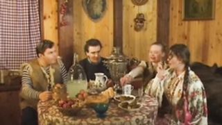 Русские девки трахаются с чуваками во время отдыха на бане